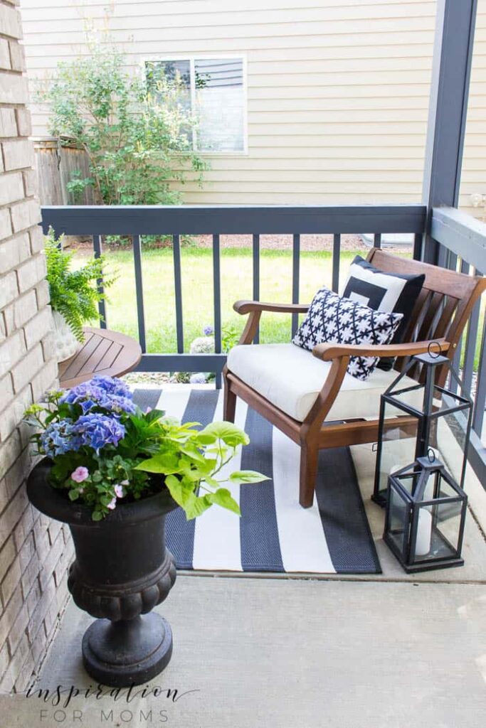 24 Best DIY Cheerful Porch Decoration Ideas and Designs for 2022