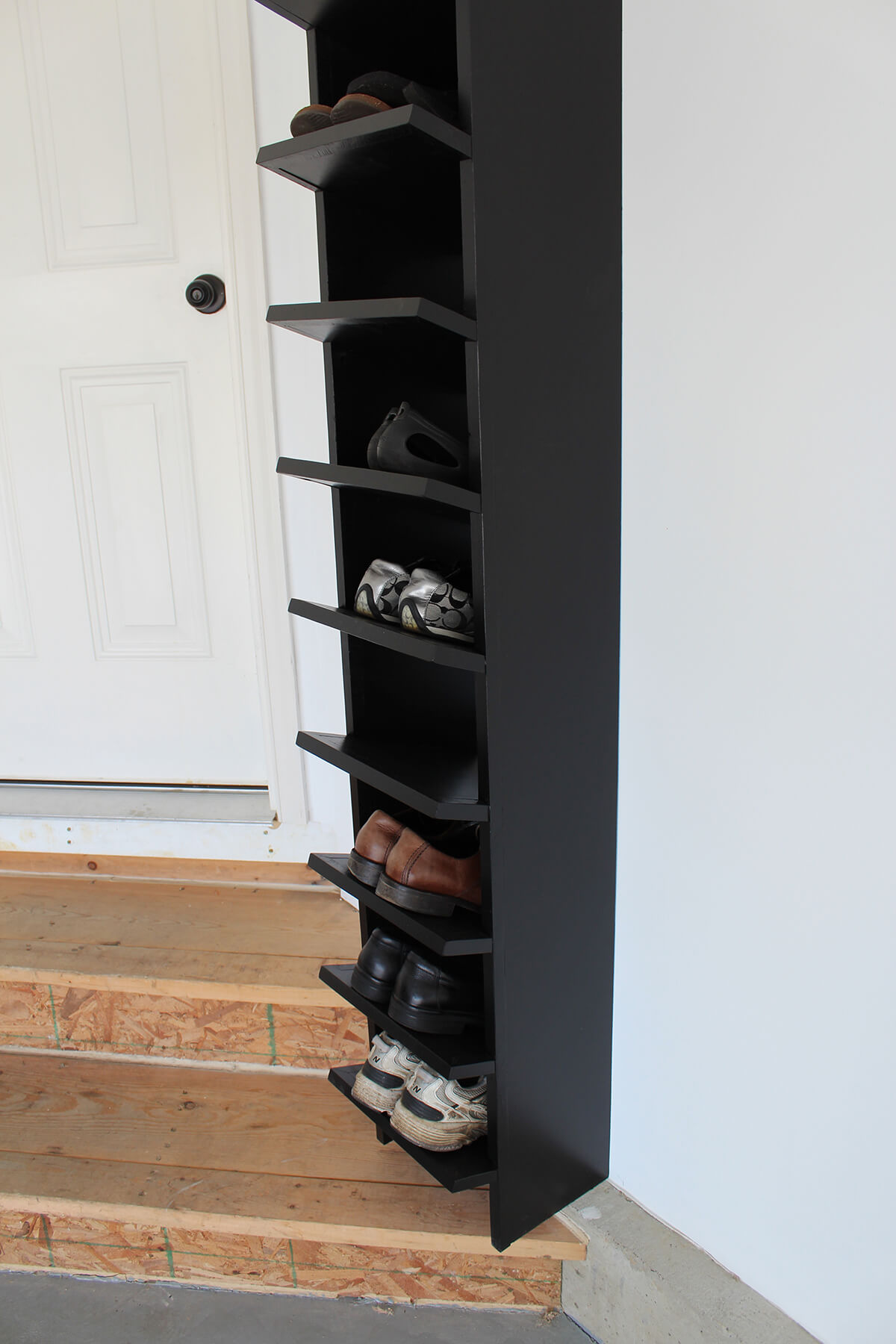 The Great and Affordable DIY Shoe Rack  #10Ideas #shoes #racks #storage  #organize #ideas #industrialshoeracks #homema…