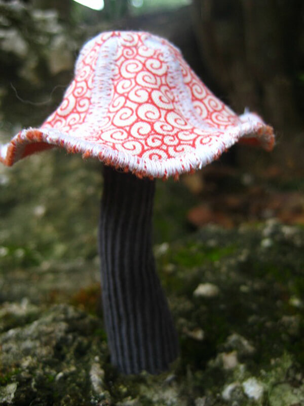 Cool DIY Fabric Mushroom Ornaments
