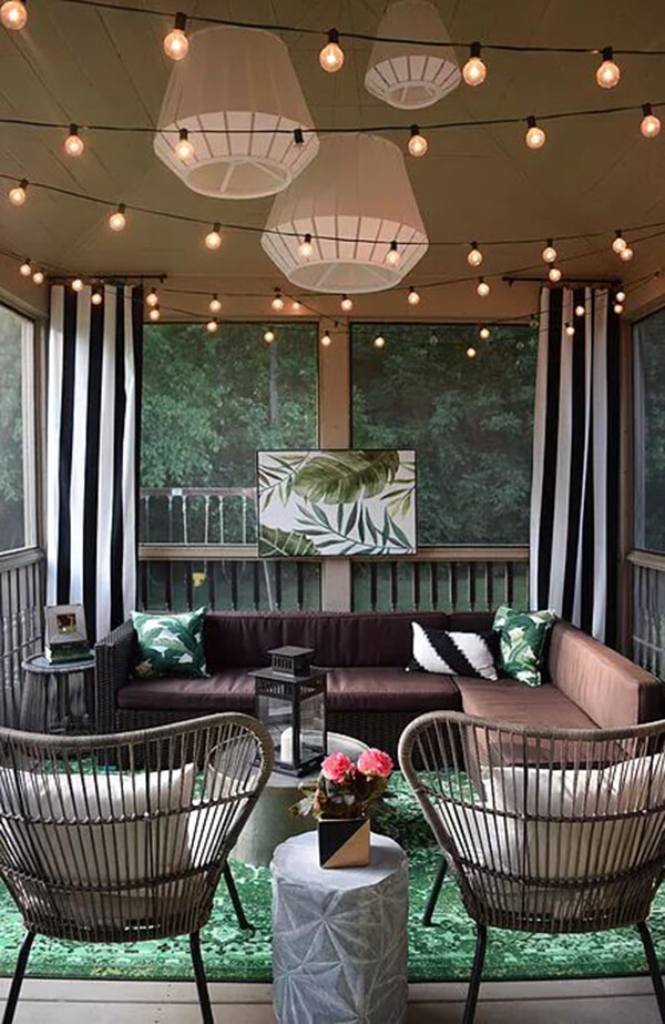 Tropicana-Inspired Enclosed Porch for Lounging