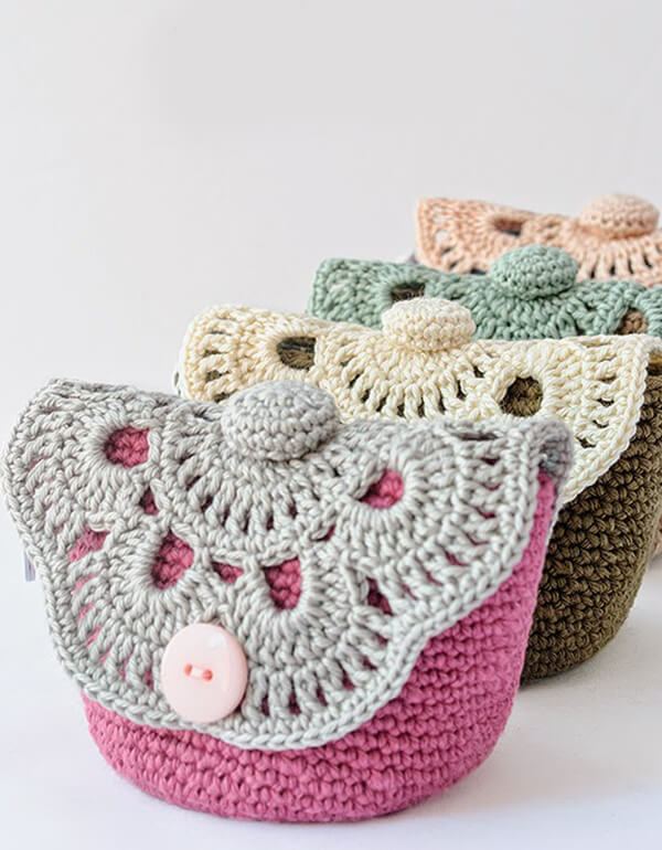 Adorable DIY Makeup Crochet Pouches