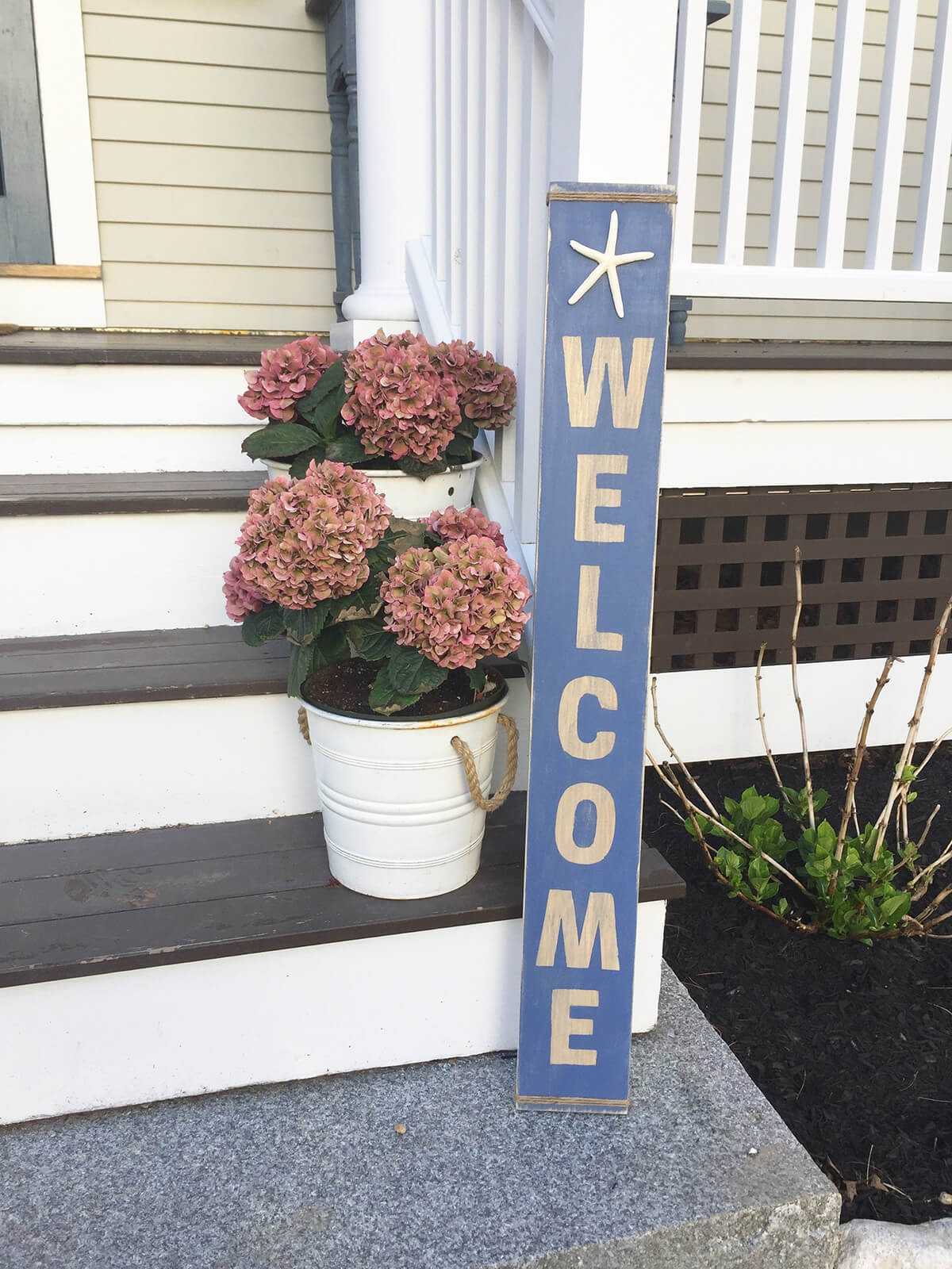 Charming Wooden Starfish Welcome Sign