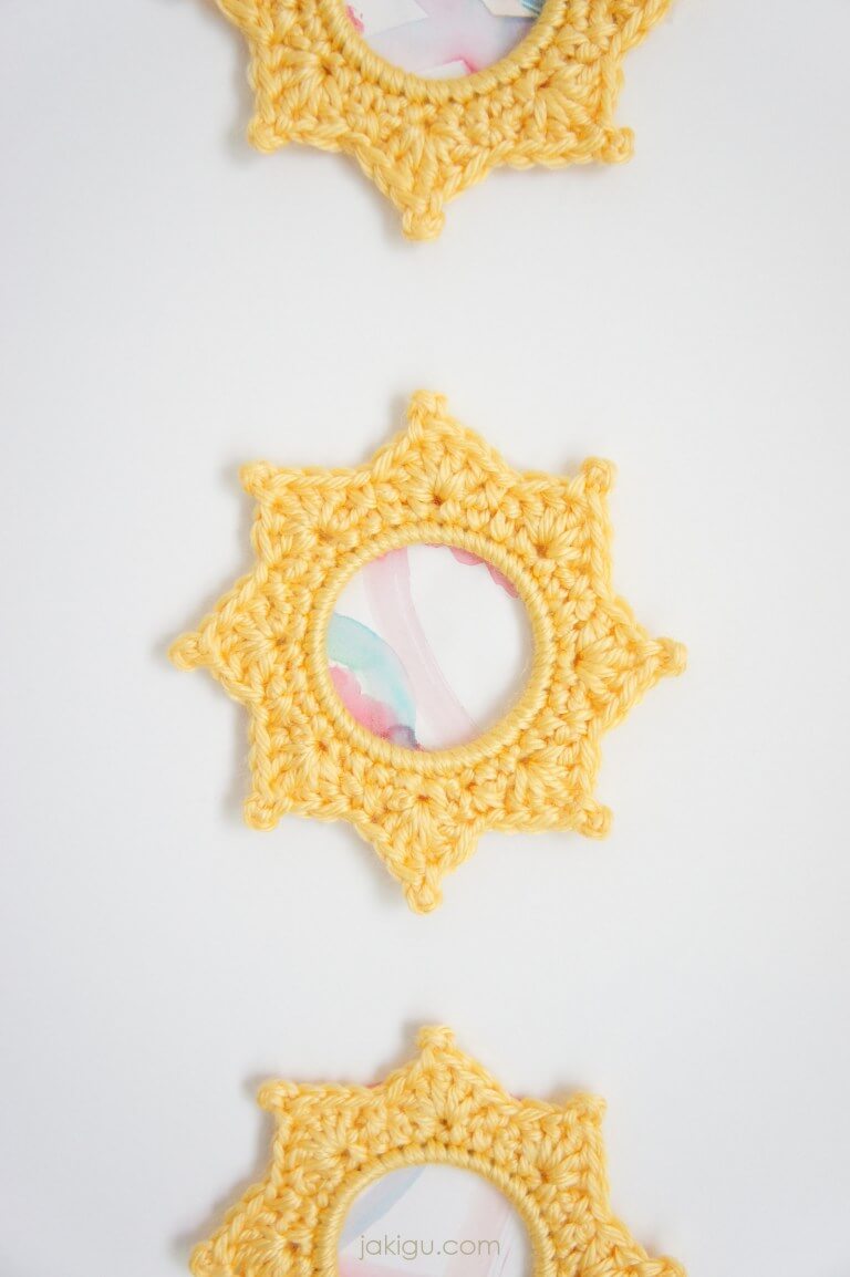 Patterned Crochet Picture Frame Design