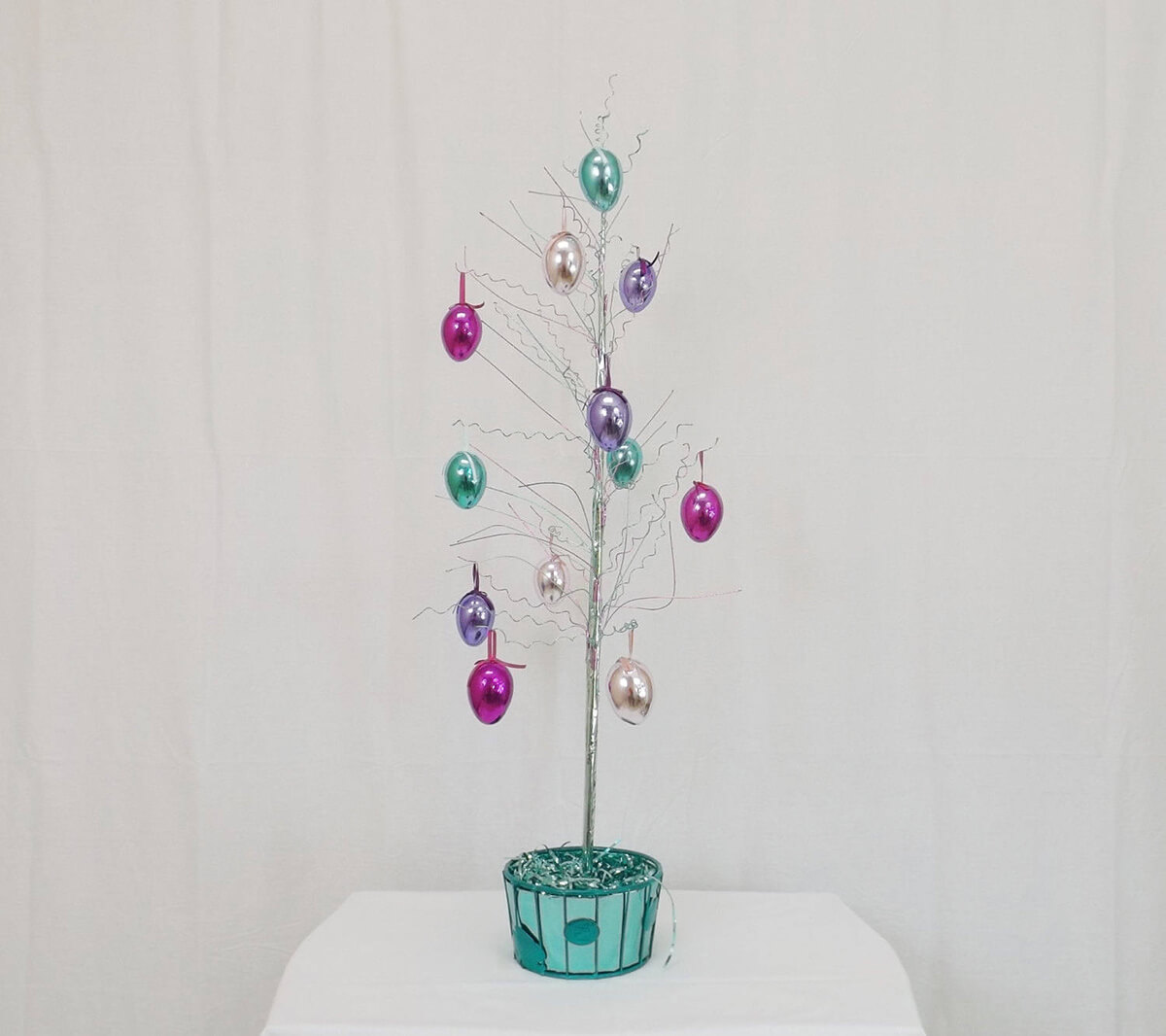 Artsy Metallic Wiring Easter Egg Tree