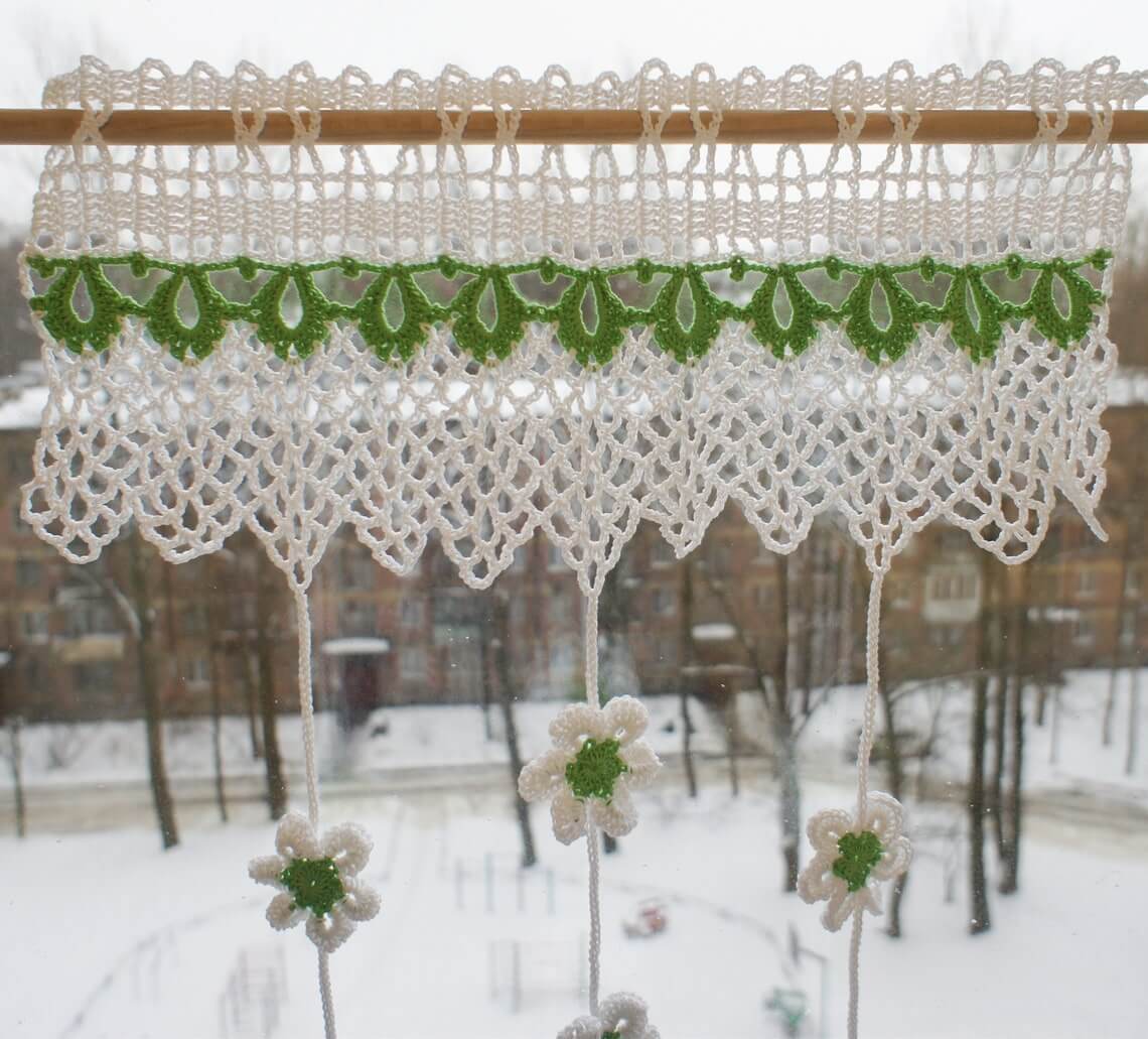 Crochet Green and White Floral Valance