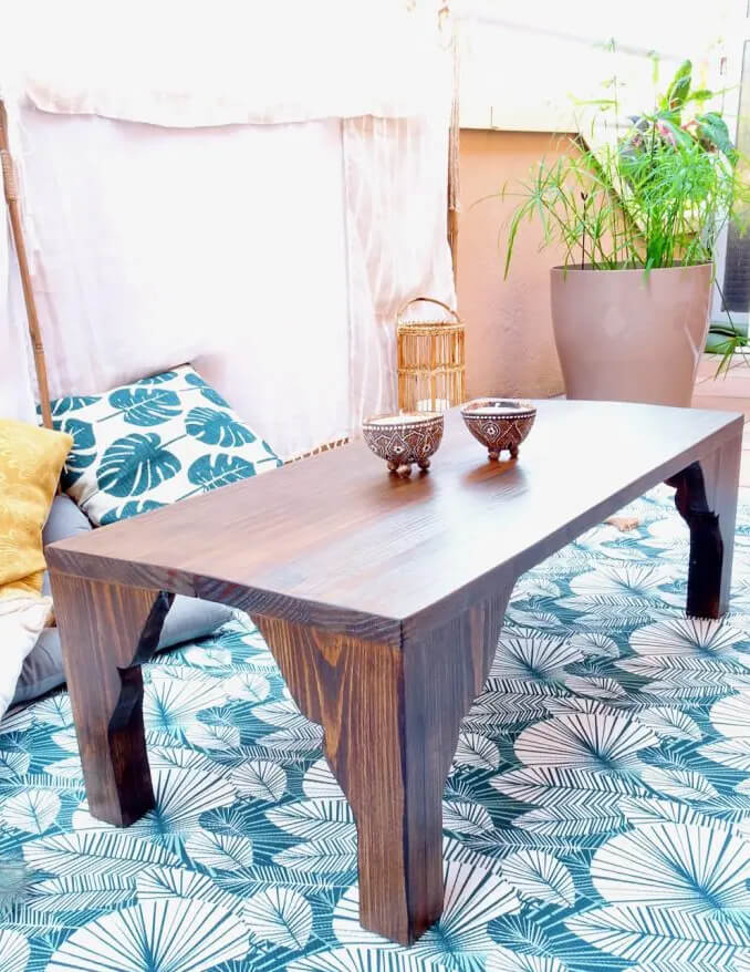 DIY Carved Leg Outdoor Wooden Coffee Table