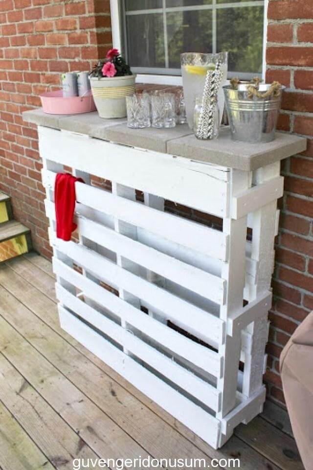 DIY Pallets and Pavers Outdoor Bar