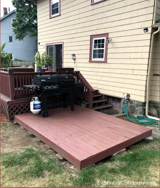 Cool Floating Side Wood Deck Design