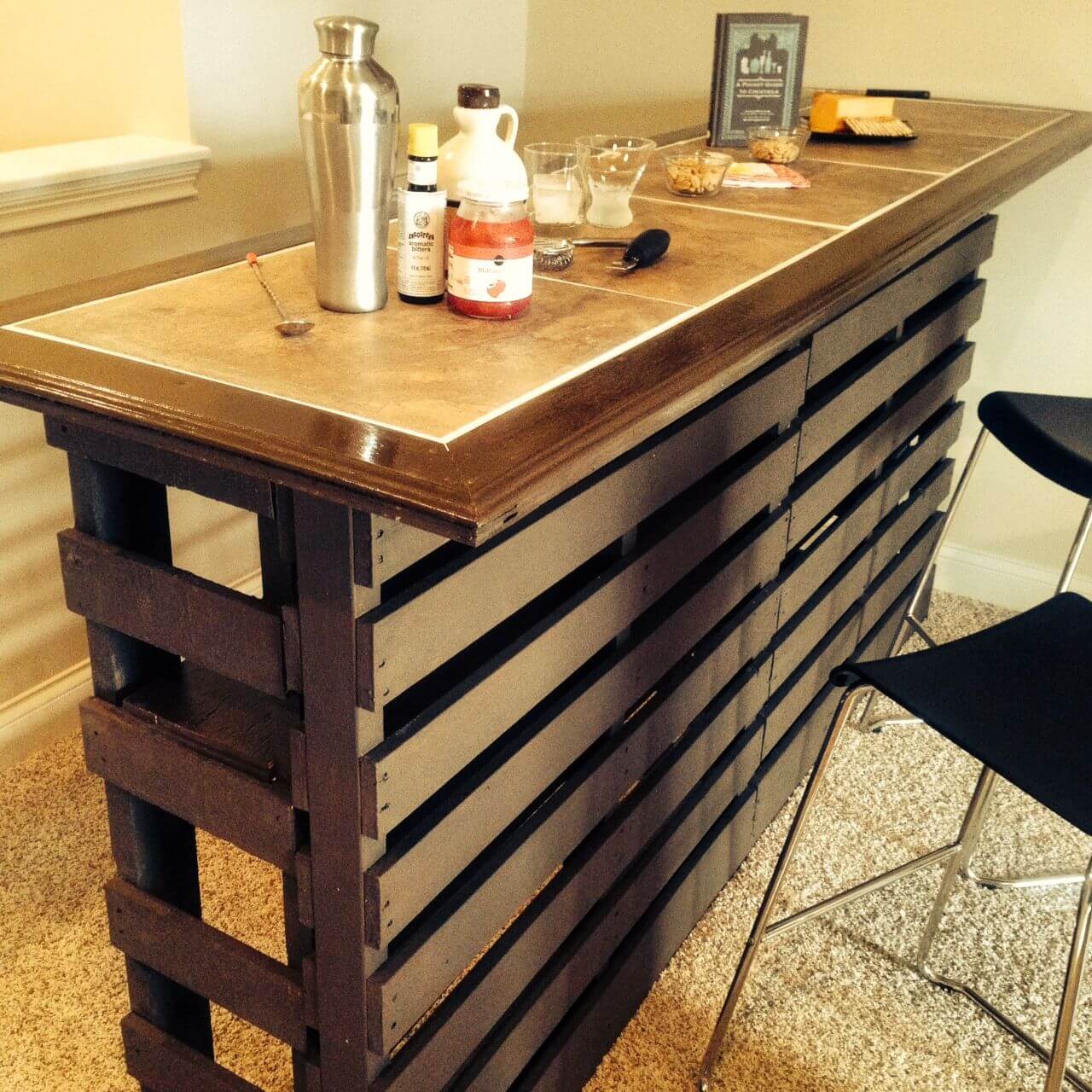 Pallet Bar Topped with Ceramic Tile — Homebnc