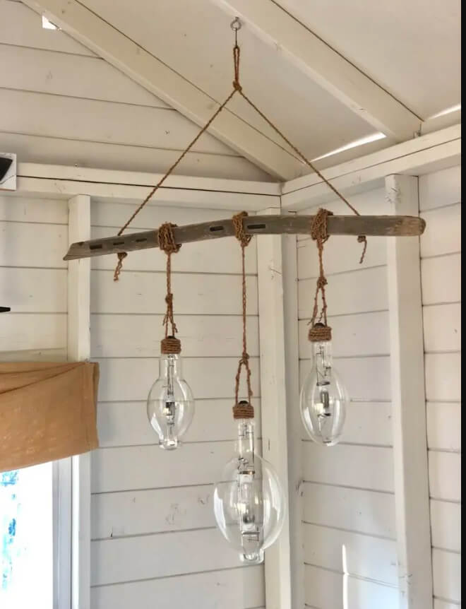 Rustic Hanging Light Bulb Décor