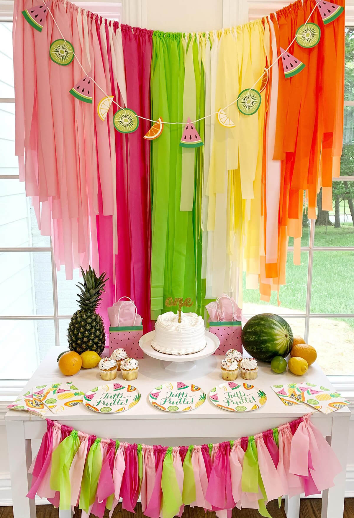 30 Wedding Cake Table Décor Ideas