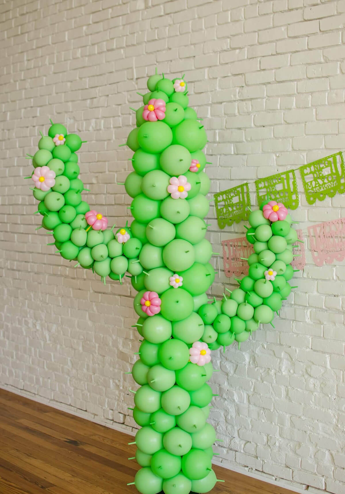 Amazing DIY Cactus Balloon Déco