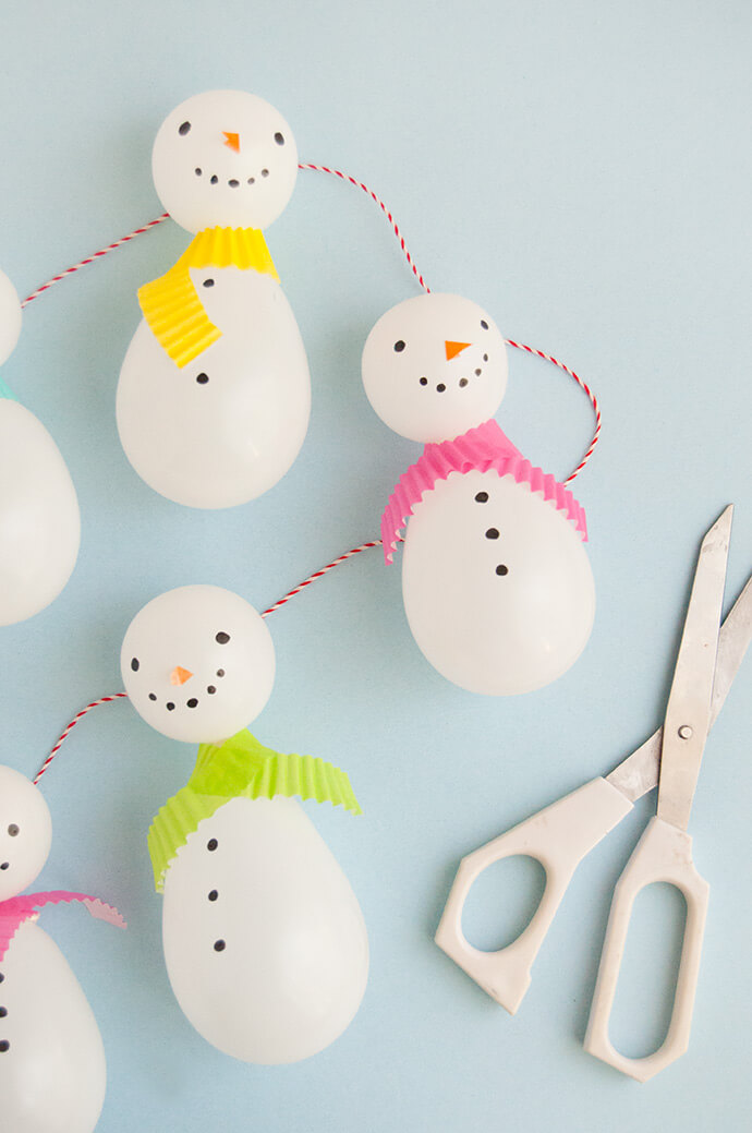 Cute Balloon Snowman Seasonal Garland