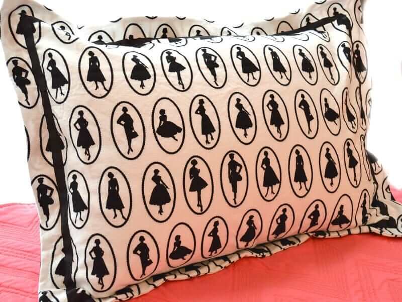 Fashion Your Pillow with a Classy Pattern