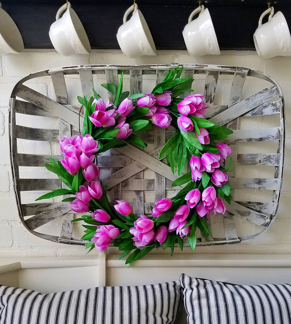 DIY Overlapping Tulip Grapevine Wreath