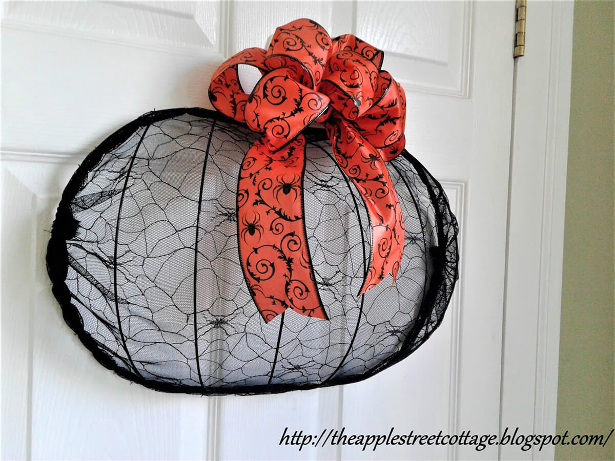 Halloween Theme Wire Pumpkin Wreath