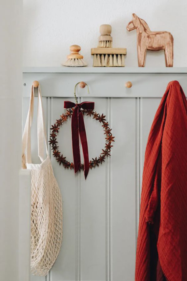 Cost-Effective Coat Hanger Wreath