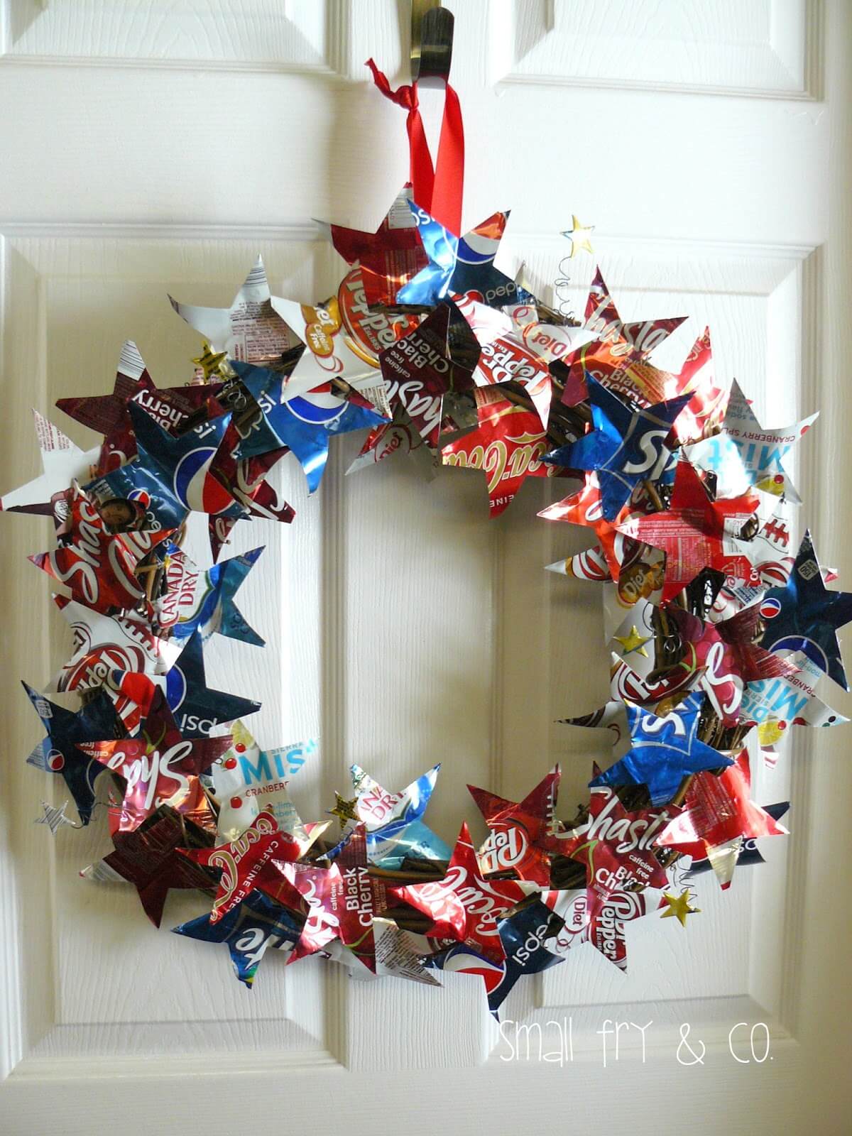 Pop a can (or two, or three) for a starry wreath