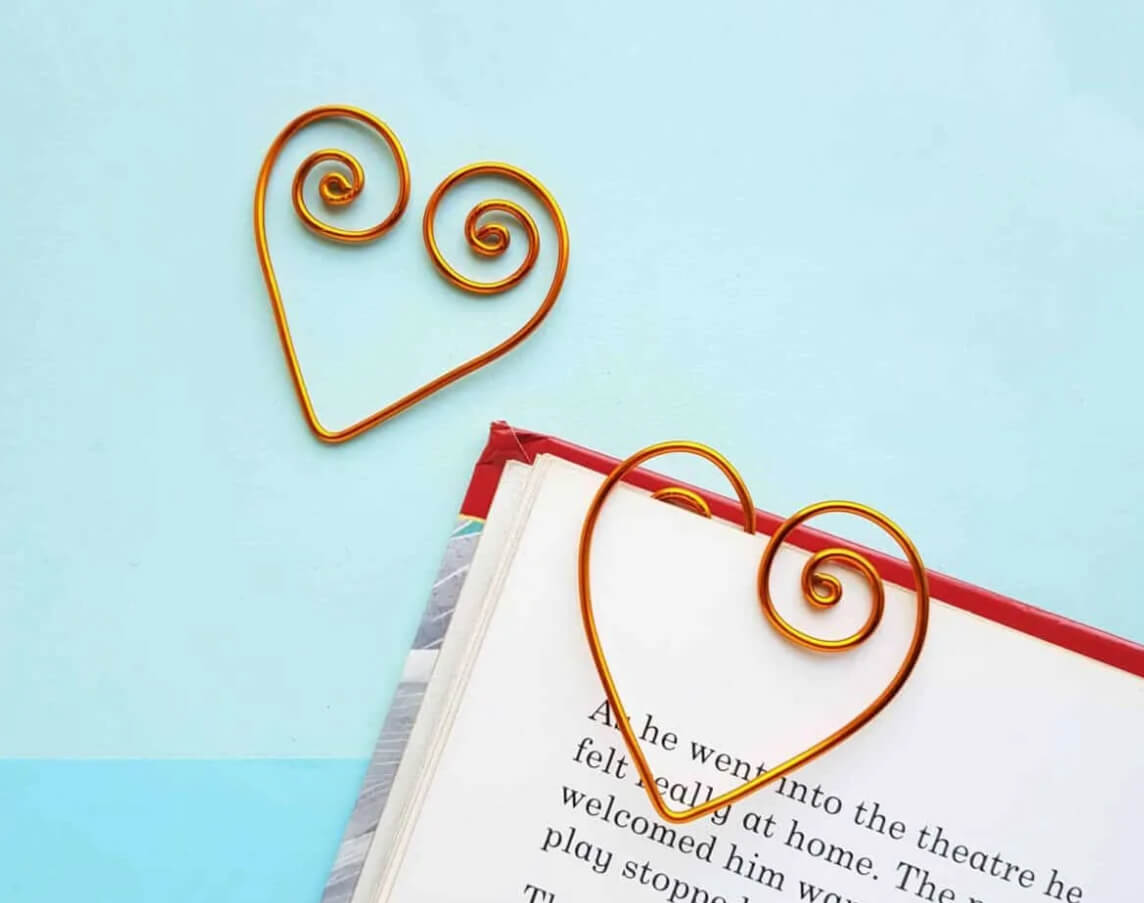 Cute and Simple Wire Heart Bookmark