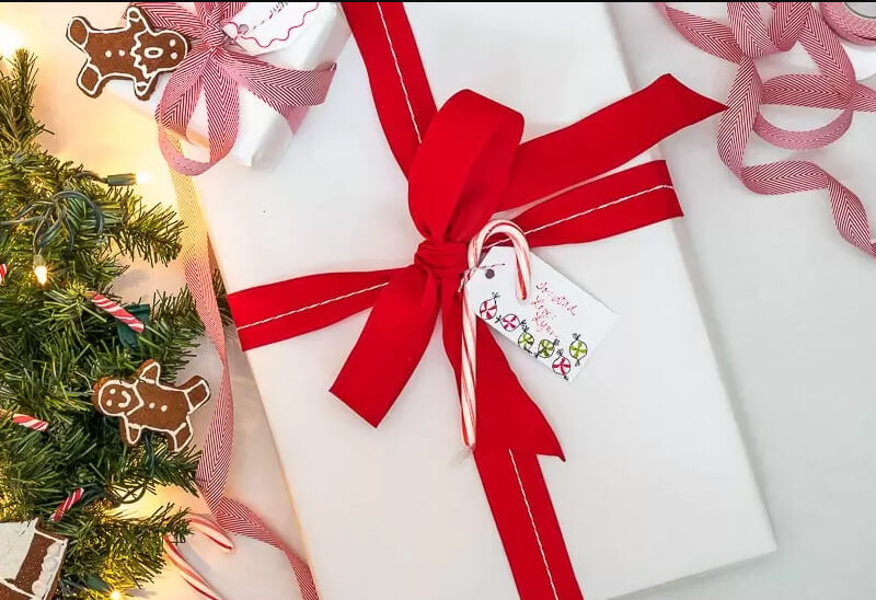 Charming and Elegant DIY Gift Wrap