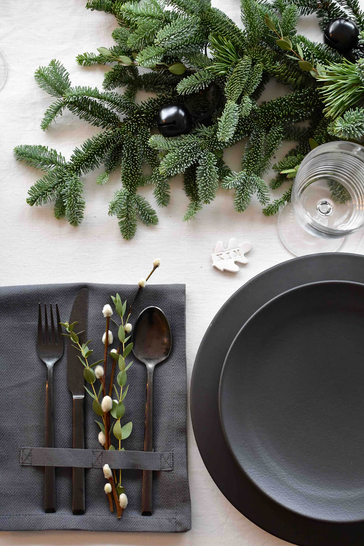 Bold Black Table Setting Design