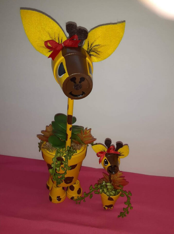 Stunning Clay Pot Giraffe Set