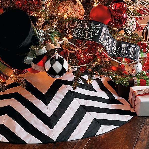 Geometric Black and White Tree Skirt