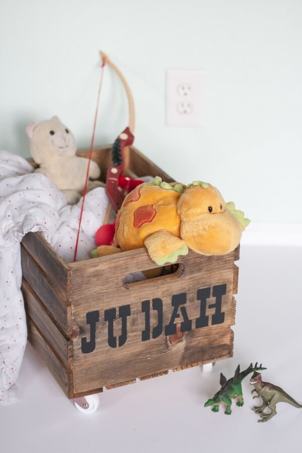 Easy and Vintage DIY Toy Box