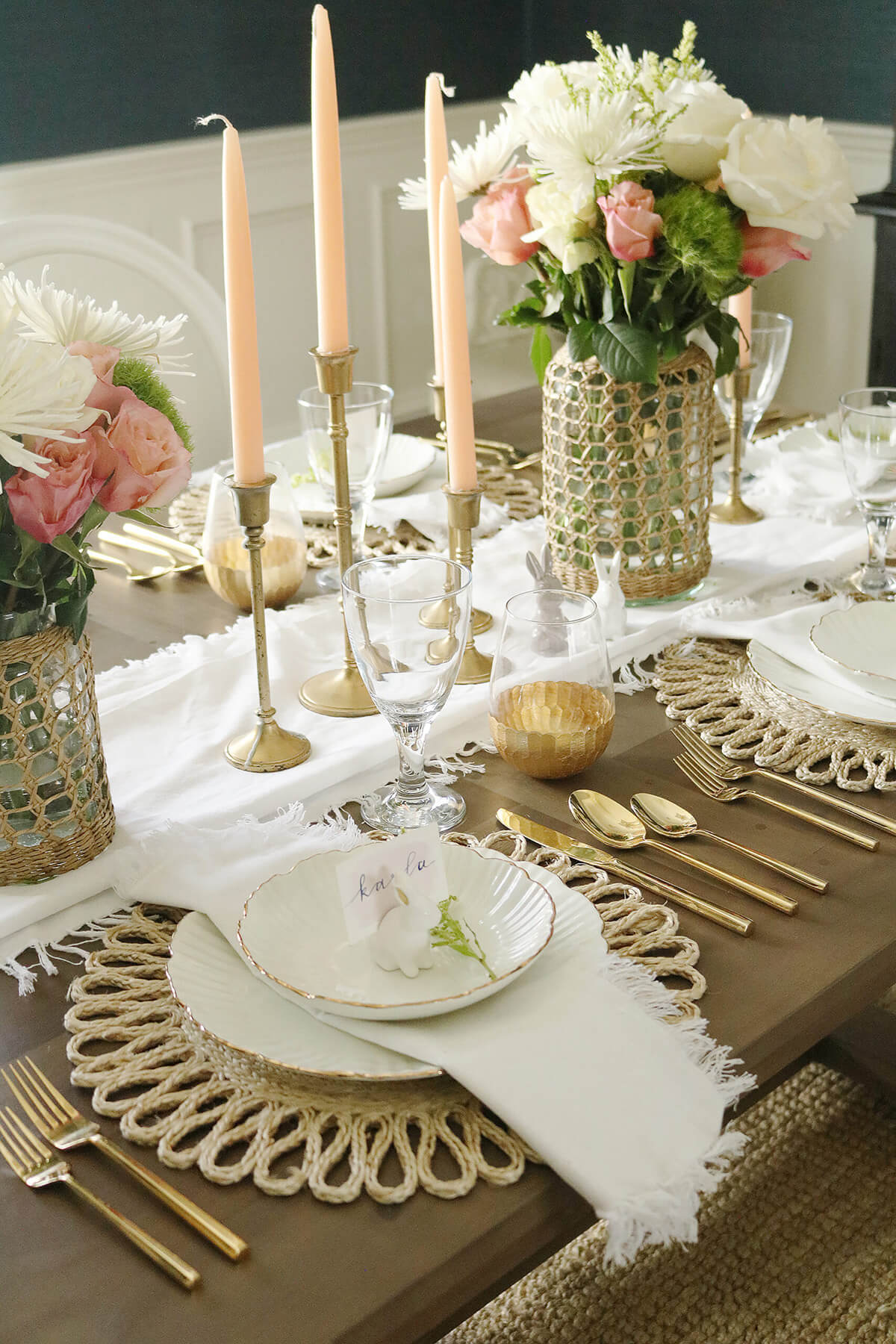 Fashionable and Vibrant Easter Table Design