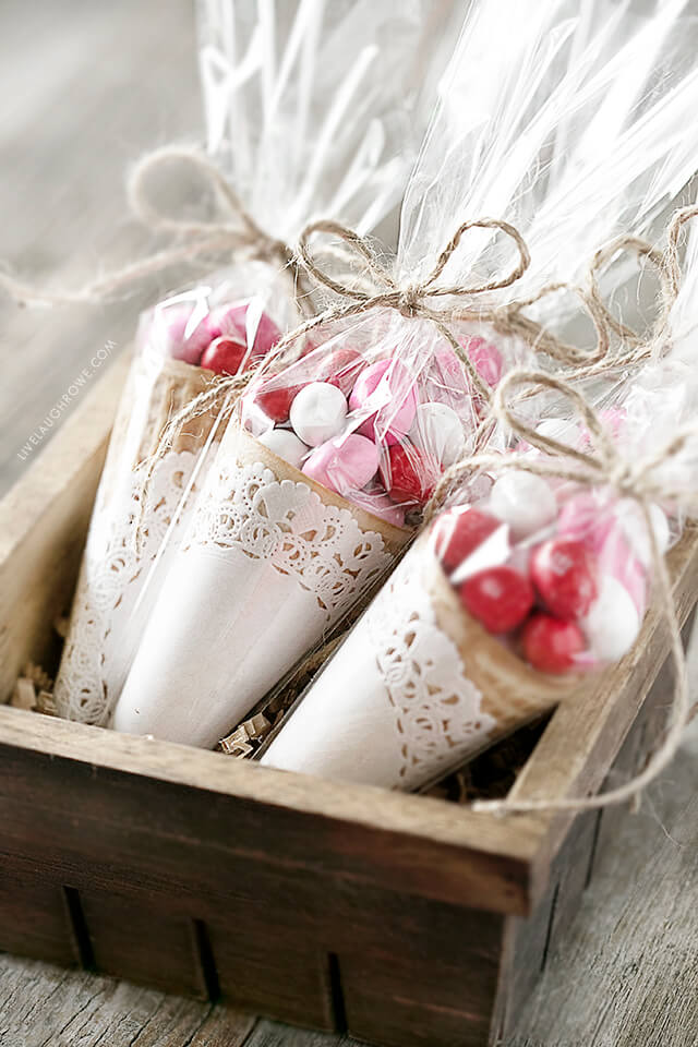 Shower Favors that Pair Chocolate with Romance