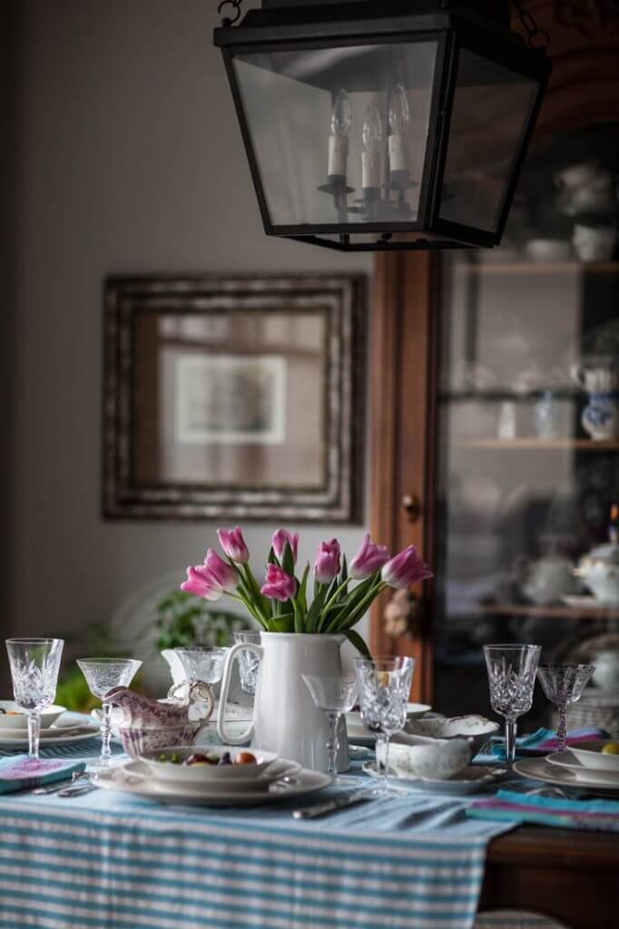 Pretty Springtime Easter Dinner Table