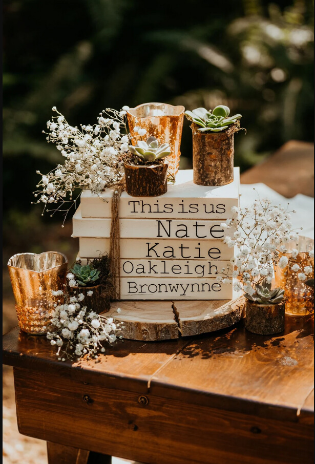 Charming Stacked Book Wedding Table Décor