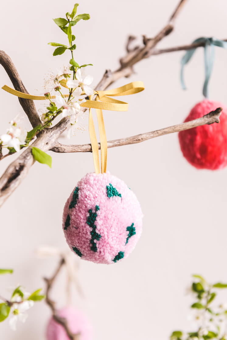 DIY Pom Pom Easter Theme Tree