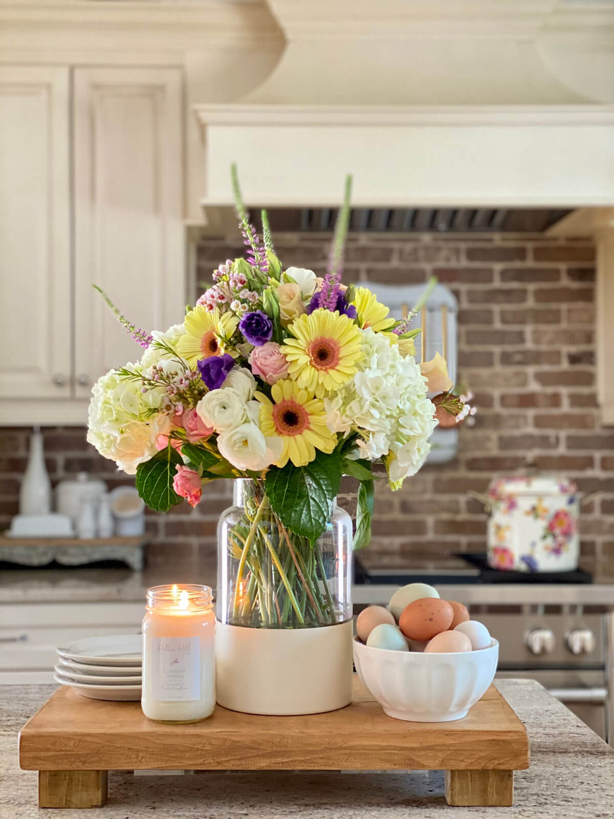  Warm See-Through Flower Vase Arrangement