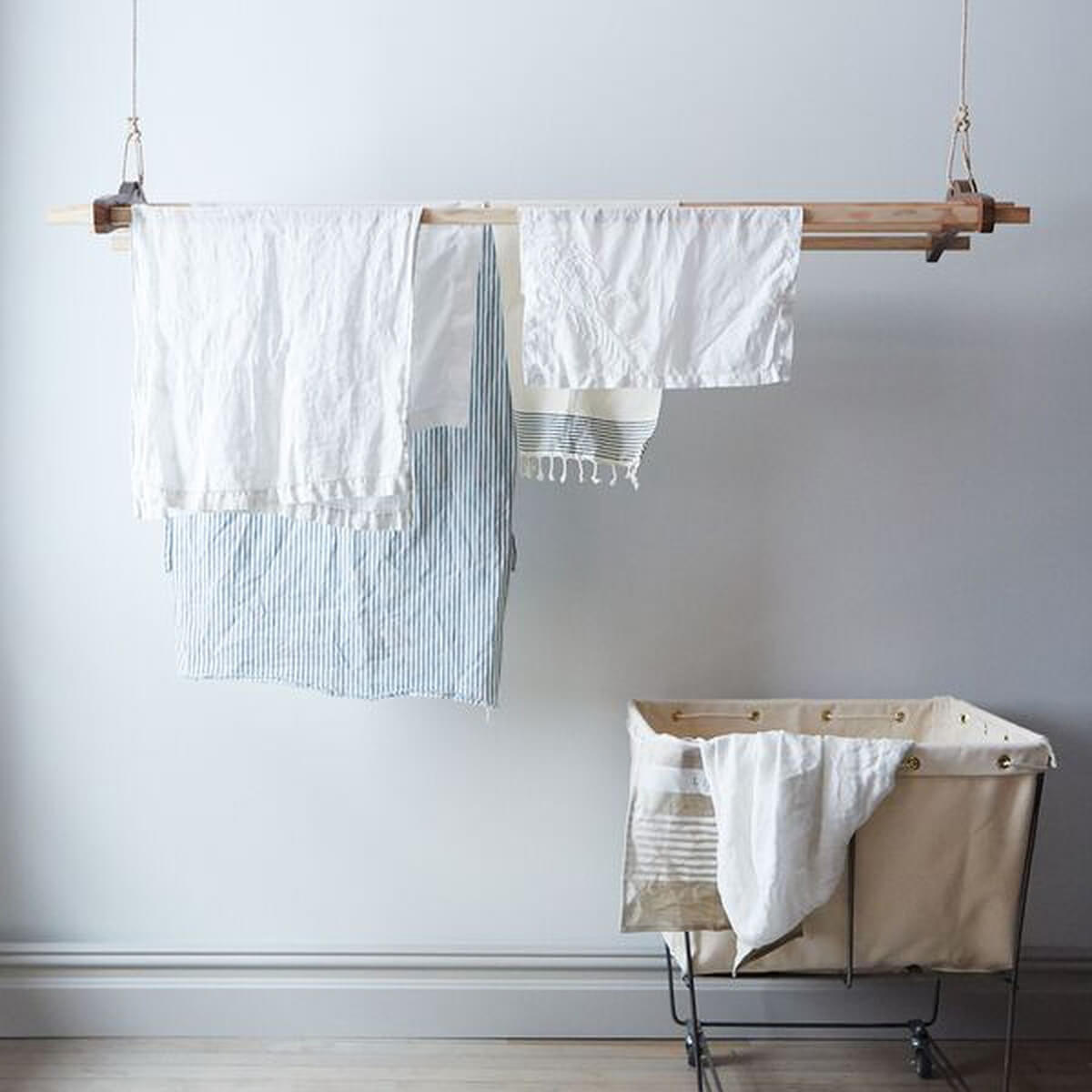 Extra-Long Hanging Drying Rack Powered by Pulleys