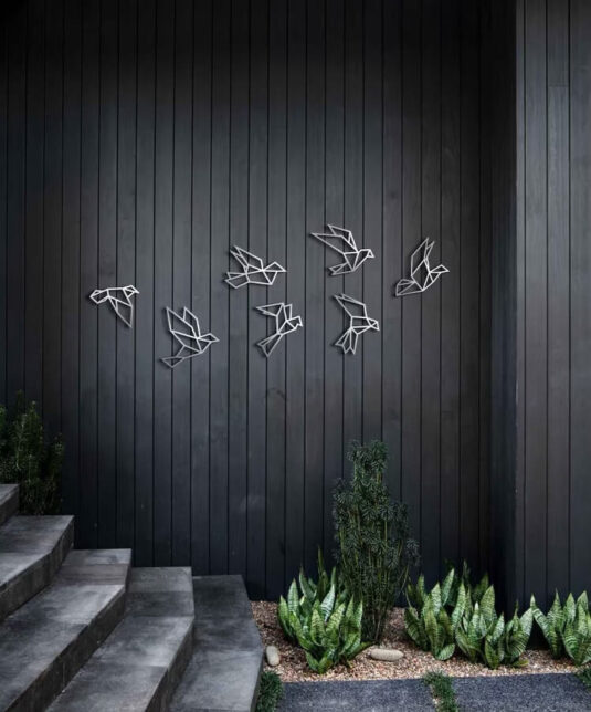 21 Inspiring Outdoor Wall Decor Ideas with Good Vibes for 2024