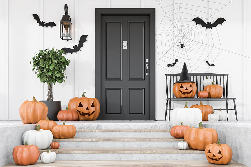 What elements to include in your DIY Halloween outdoor decorations?