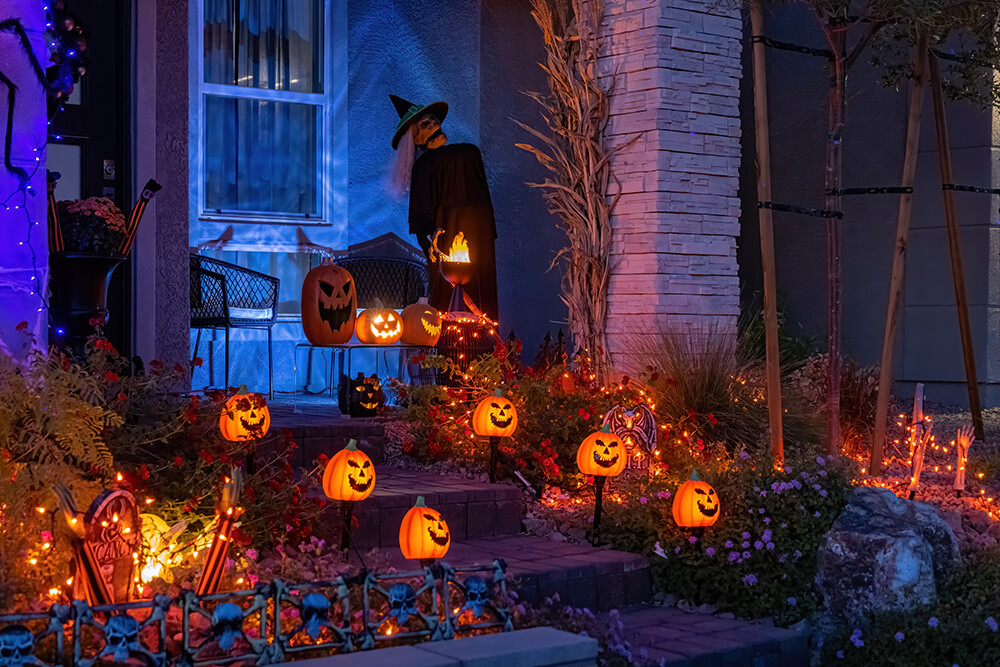 How to make your yard spooky for Halloween?
